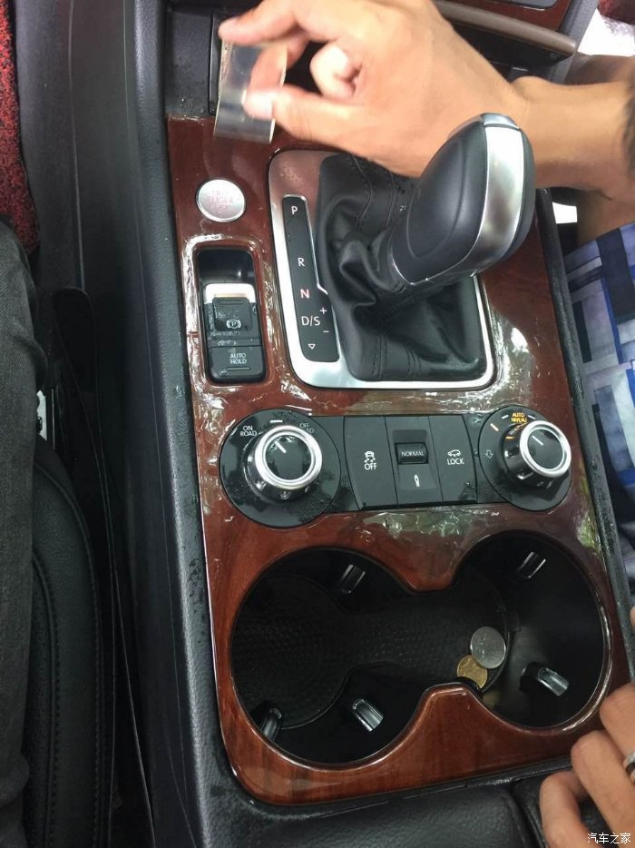 实木板材UV面划痕怎么修补,汽车门内饰板有划痕怎么处理