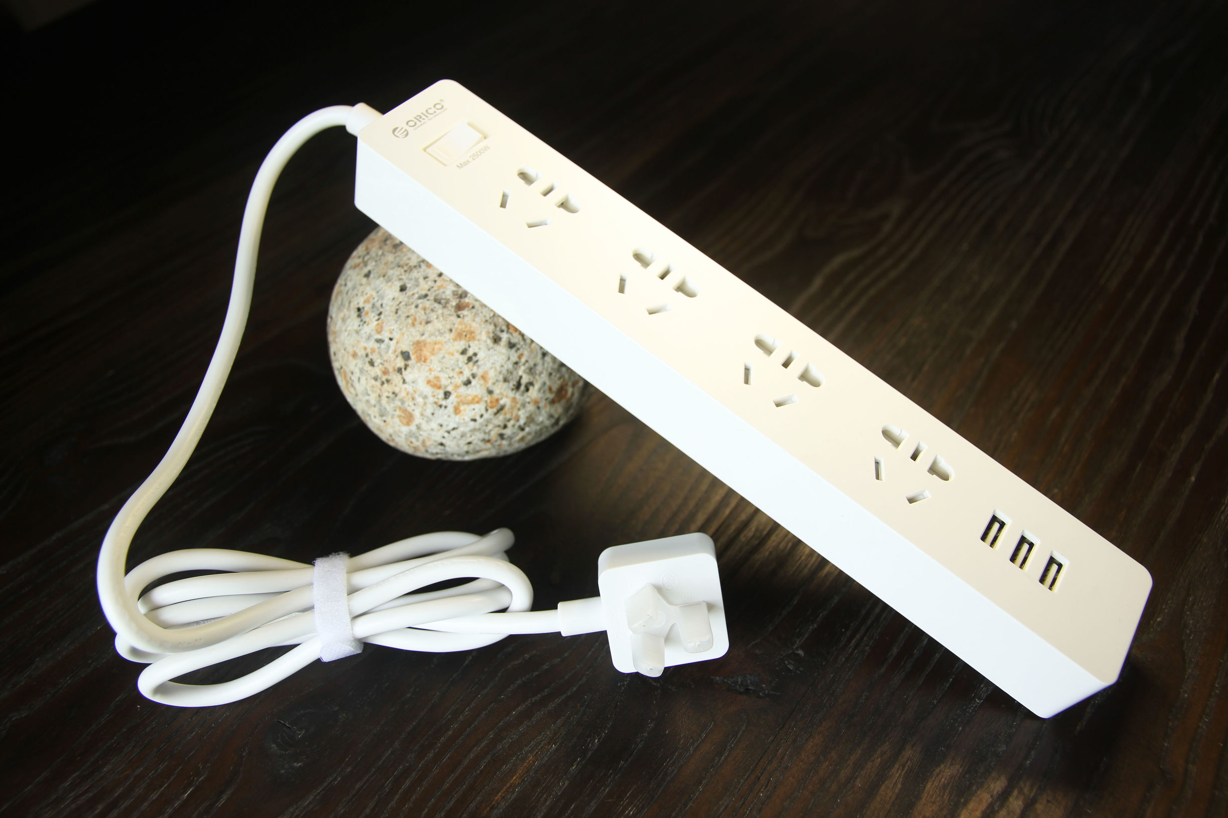 orico接线板拆解,orico智能插线板