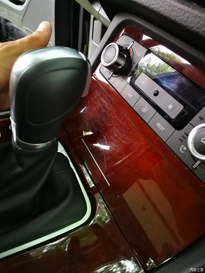 实木板材UV面划痕怎么修补,汽车门内饰板有划痕怎么处理