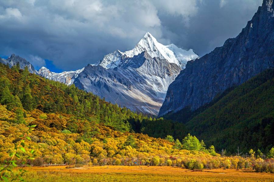 花都港龙,稻城三神山风景在哪里