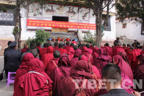 *藏西**山南琼结把“四讲四爱”烙在群众心坎