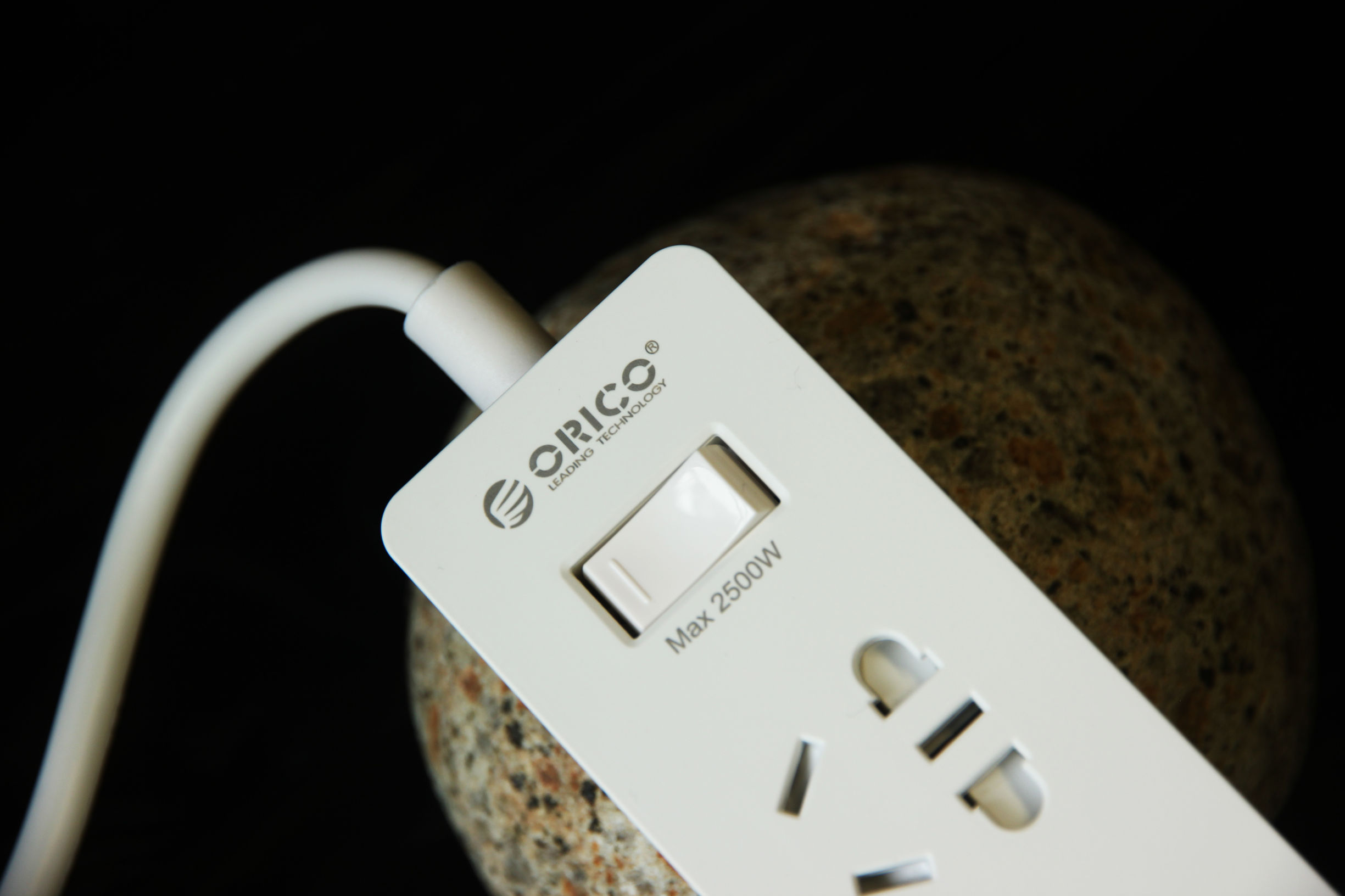 orico接线板拆解,orico智能插线板