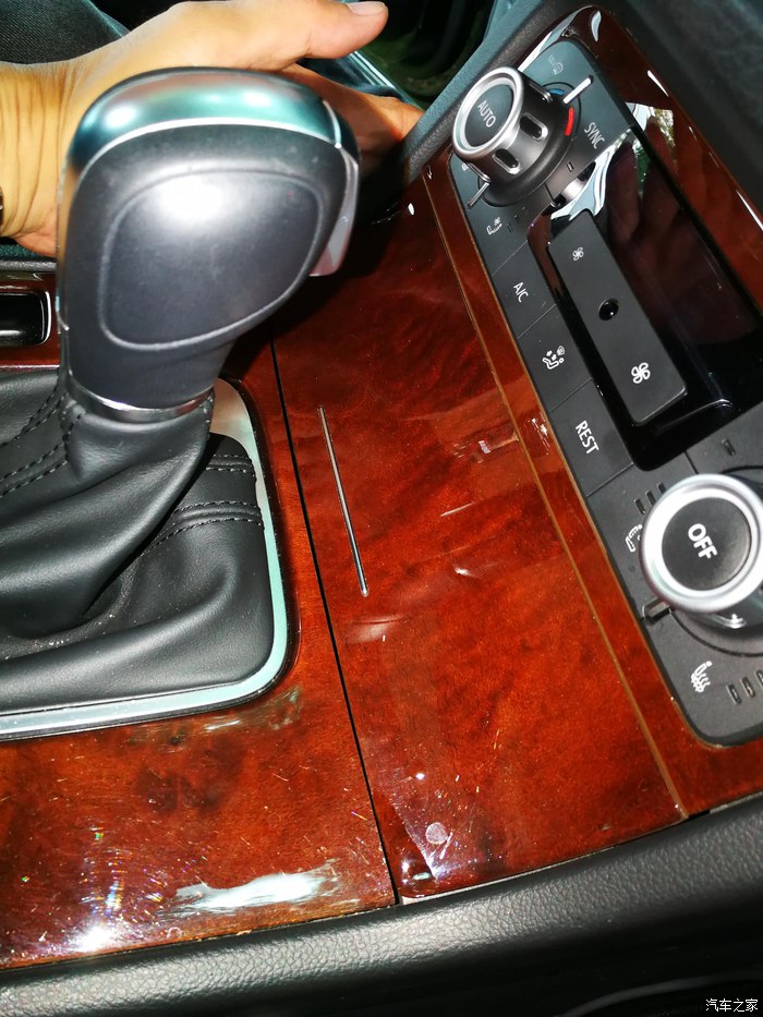 实木板材UV面划痕怎么修补,汽车门内饰板有划痕怎么处理