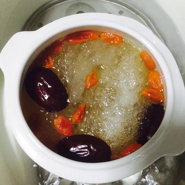 产后宝妈几周才可以吃燕窝,产后吃燕窝对奶水有影响吗