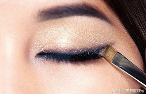 烟熏妆眼妆新手简单画法,烟熏妆眼妆画法教程