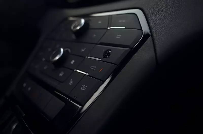 名爵锐腾两驱底盘解析,锐腾外观改装最佳方案