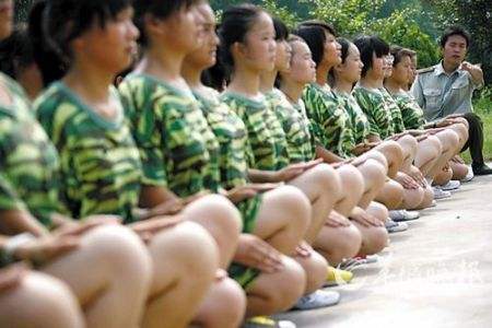 教官晒伤了怎么回答,夏日军训在太阳底下暴晒