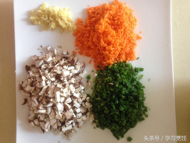 小馄饨怎么包馅又多又好看,上海小馄饨馅做法