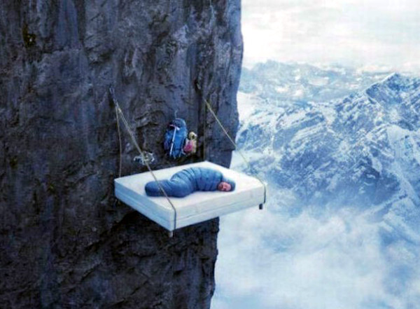 相当惊悚！这3家开在悬崖的店，睁眼就是万丈深渊！你敢去吗？