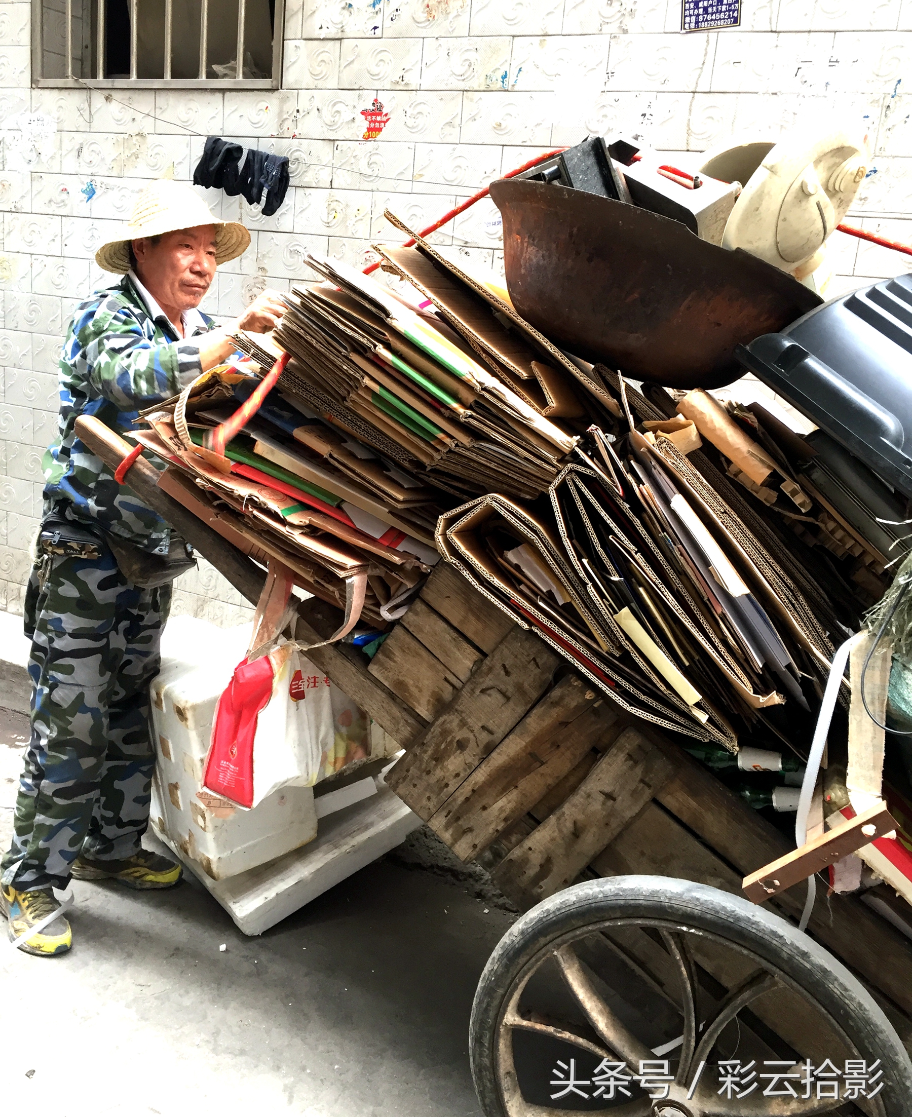 老人捡破烂一年攒了8000块钱后续,老人一年捡破烂赚了8000原视频