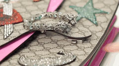 总说要Chanel、LV包包，但你连锁扣怎么打开都不知道！