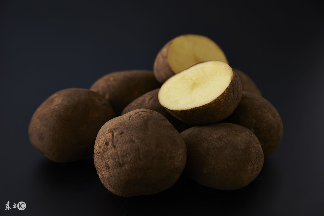 土豆削皮发黑可以吃吗,如何解决土豆切完发黑