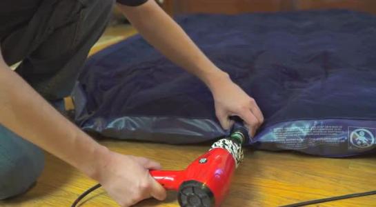 吹风机怎么吹才能让头发有光泽,吹风机怎么吹头发不毛躁教程