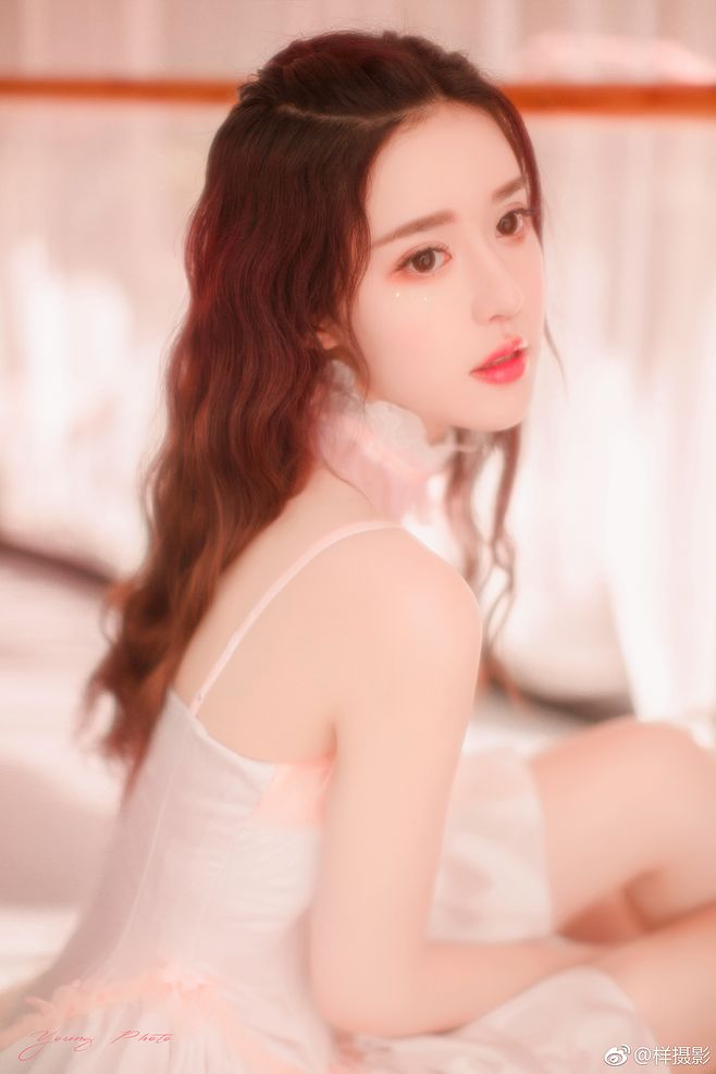 再世为人强起：任人欺负废柴九女和被内线出卖的精英特工穿越合体