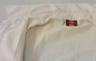 白衣服越洗越黄怎么办,白衣服有块黄渍洗不掉怎么办