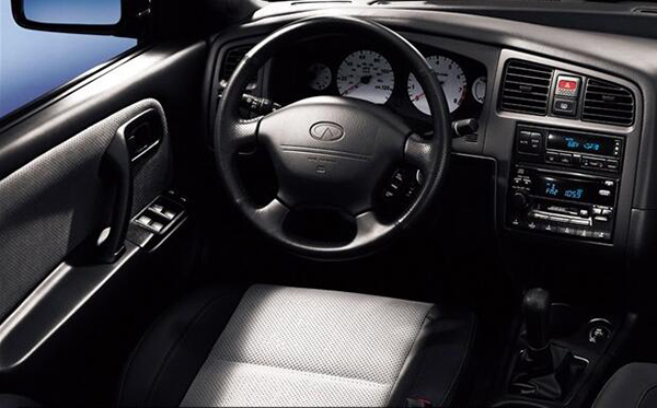 沙发厂轻奢风,2010年英菲尼迪q50二手