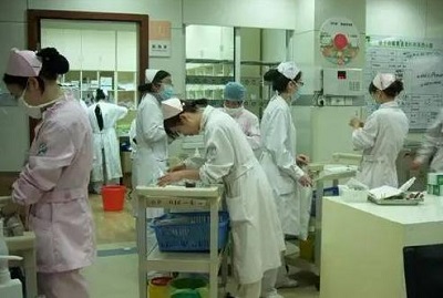 护士这个职业到底能坚持多久,护士生涯你后悔过吗