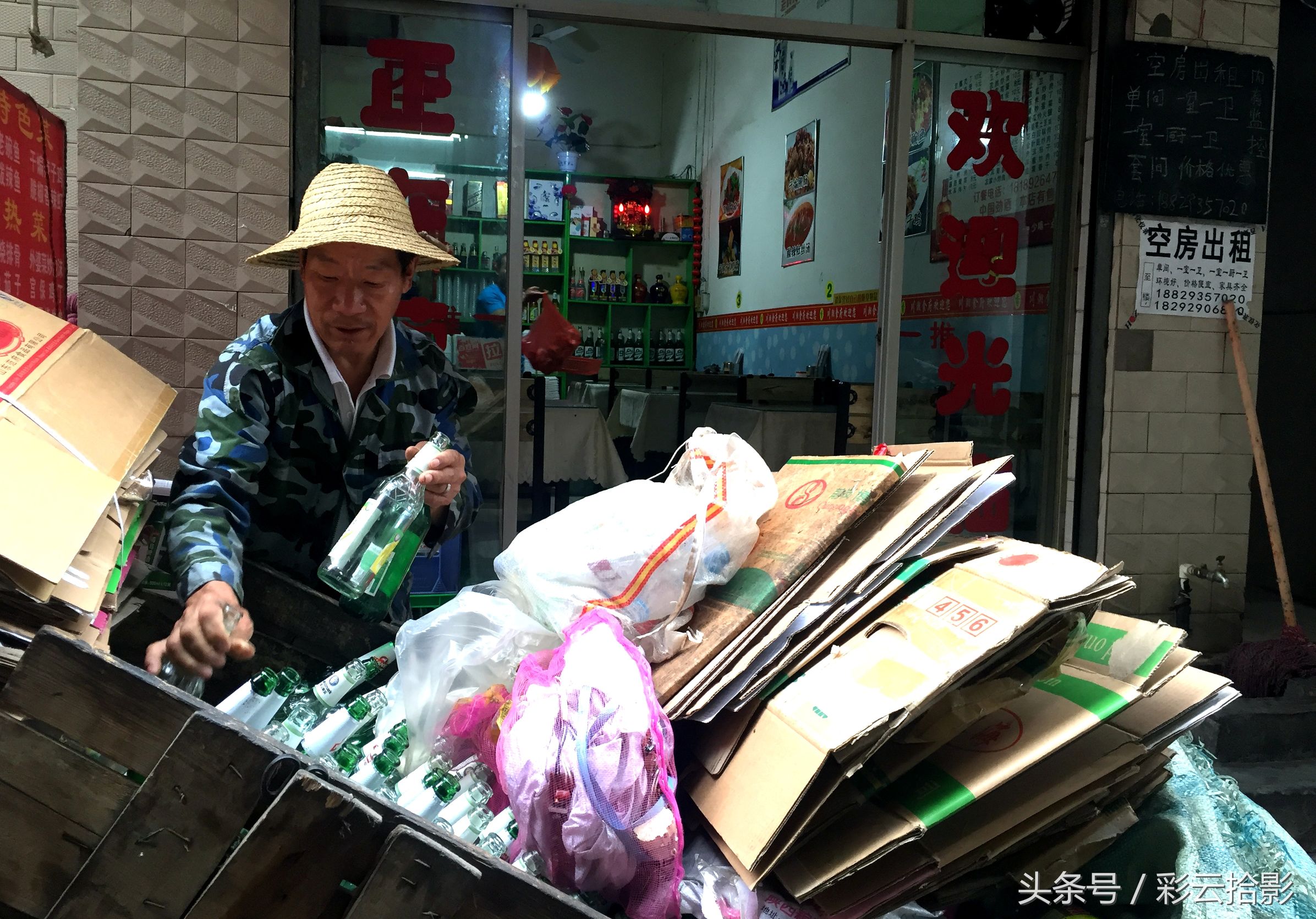 老人捡破烂一年攒了8000块钱后续,老人一年捡破烂赚了8000原视频