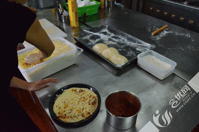 有颜值的披萨制作,合川女汉子