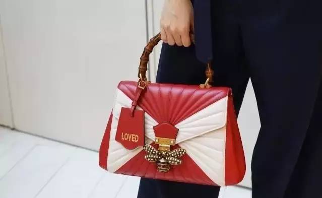 总说要Chanel、LV包包，但你连锁扣怎么打开都不知道！