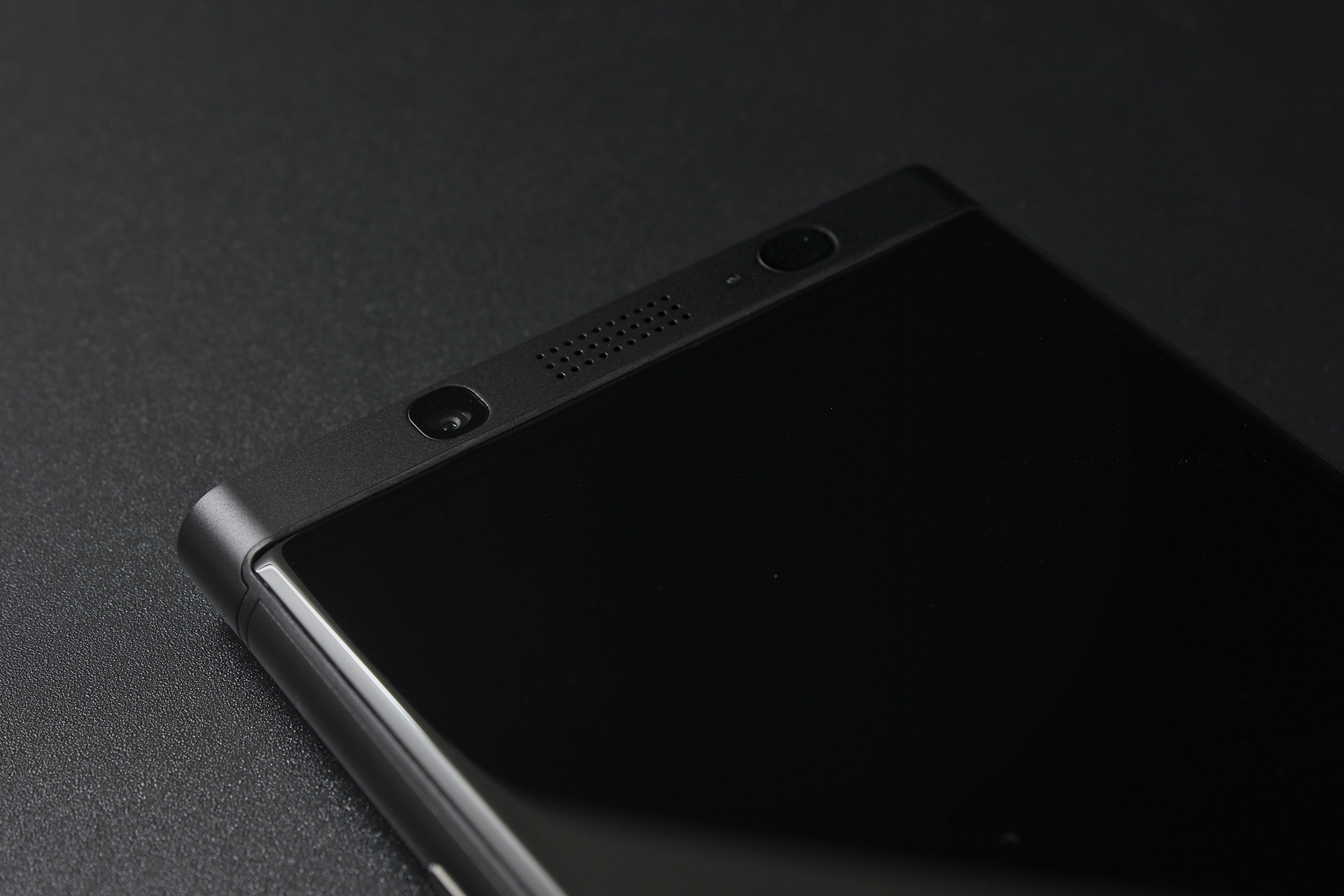 黑莓keyone神操作,黑莓keyone普通版和精英版