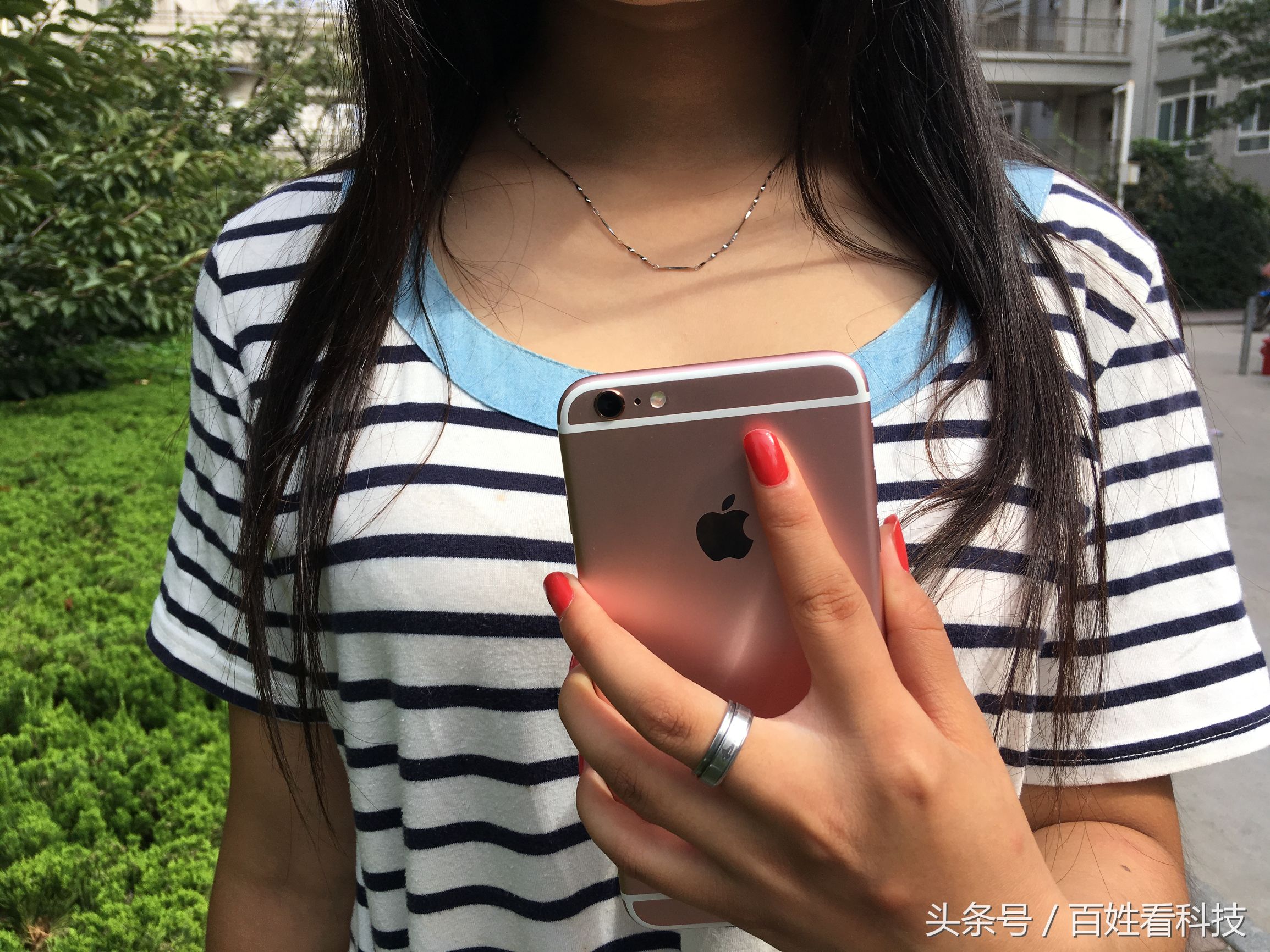 iphone后面的logo会刮花吗,苹果背后的logo划伤修复