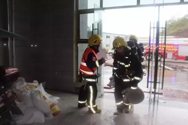 大厦防火火灾应急演练,高楼着火防火怎么扑救