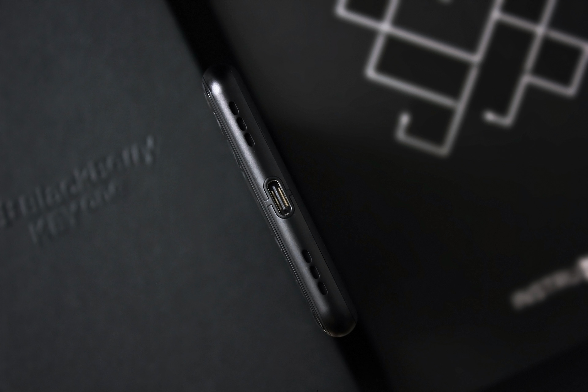 黑莓keyone神操作,黑莓keyone普通版和精英版