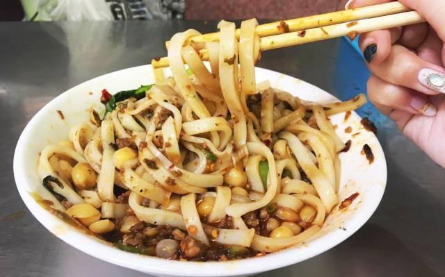 重庆渝中区十大必吃饭店,重庆不能错过的三家火锅店