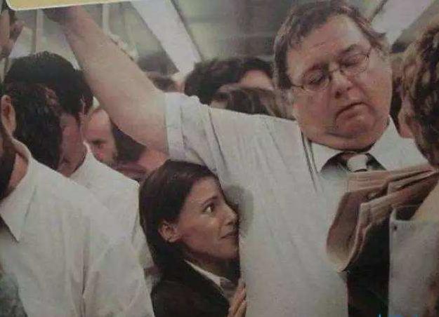 地铁上美女散发“狐臭”差点窒息没法忍怎办？腋臭会遗传要分手吗