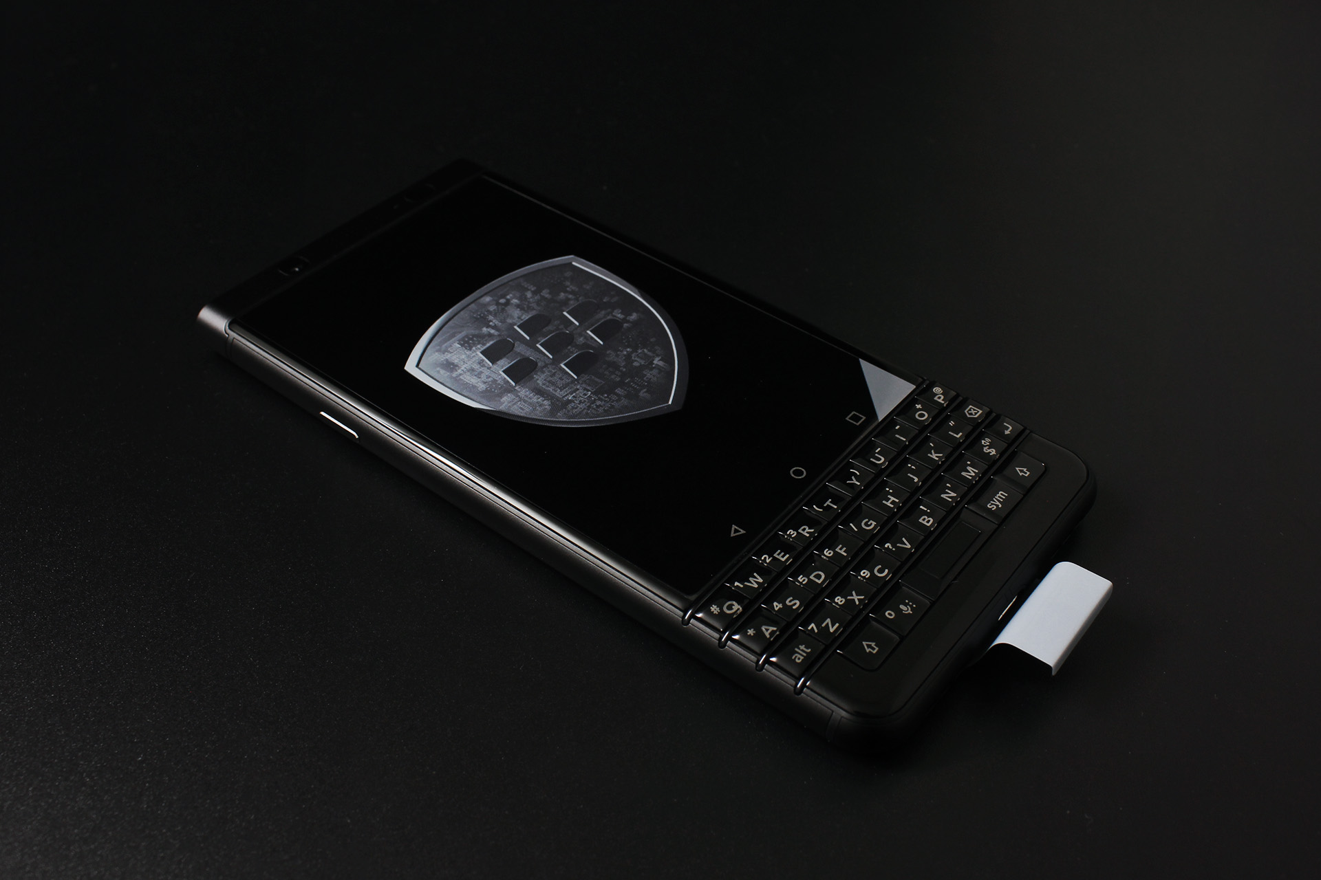 黑莓keyone神操作,黑莓keyone普通版和精英版