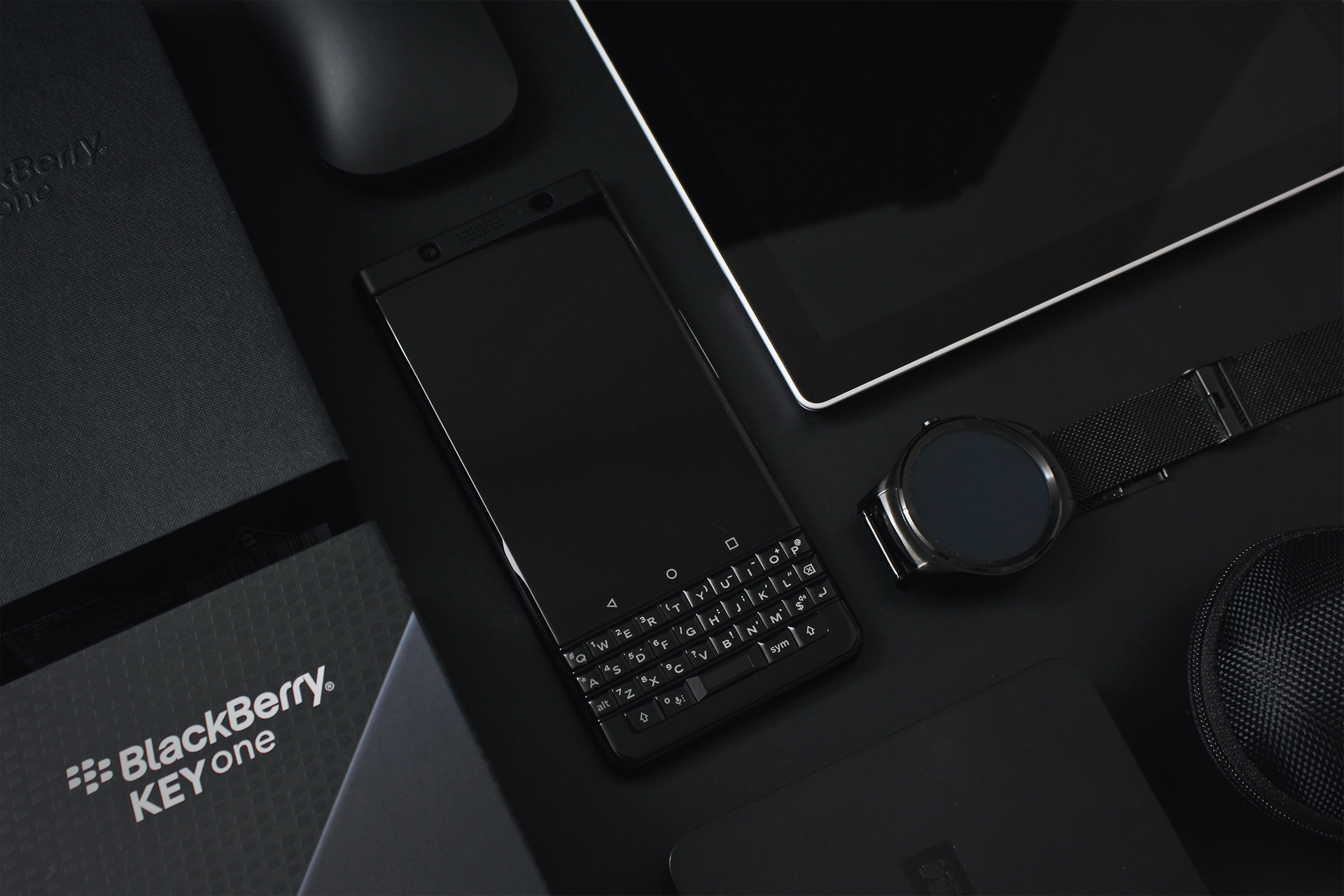 黑莓keyone神操作,黑莓keyone普通版和精英版