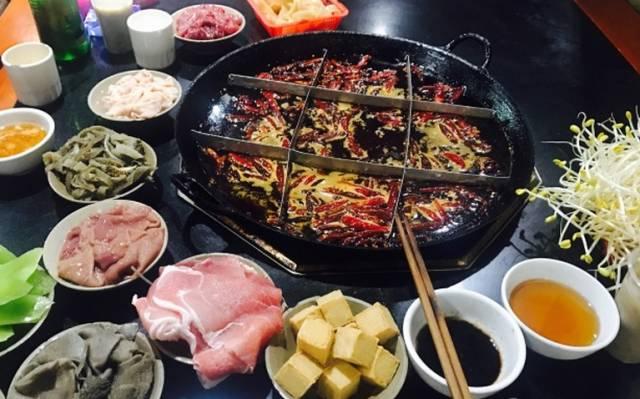 重庆渝中区十大必吃饭店,重庆不能错过的三家火锅店