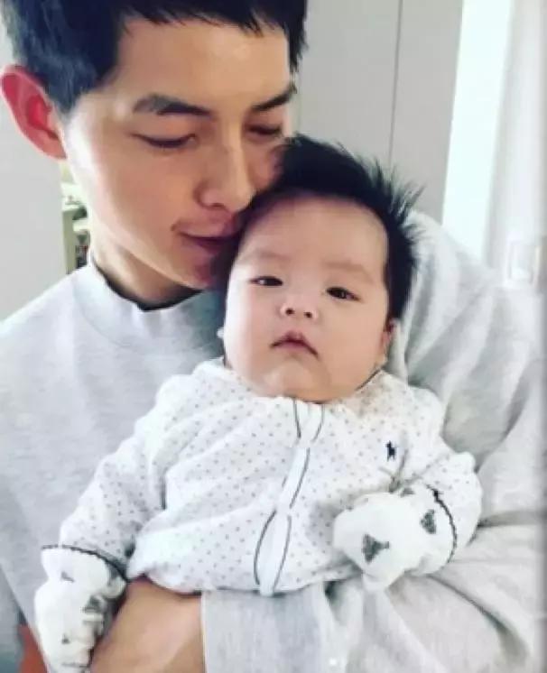 宋仲基透露追求宋慧乔的人太多,宋仲基被问是否还想与宋慧乔合作