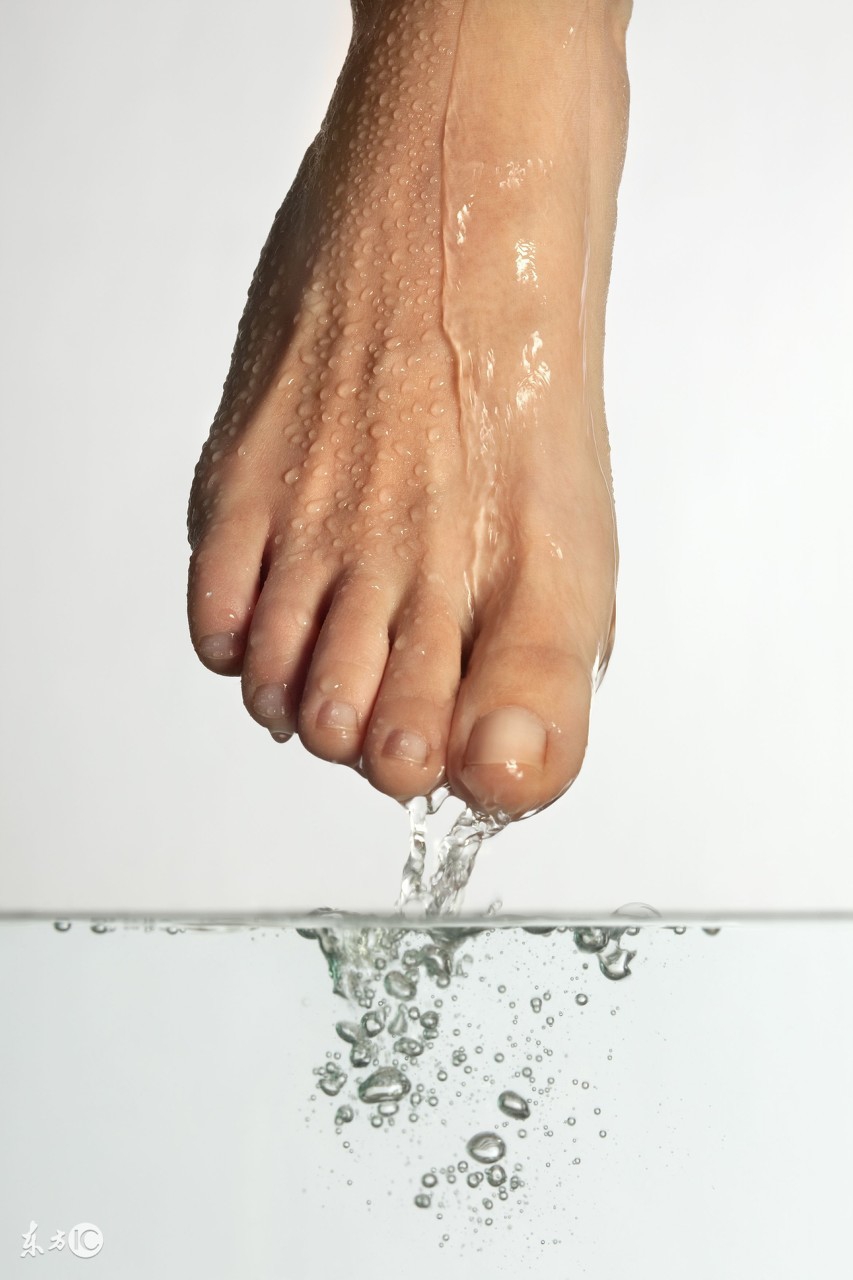 脚气引起的脚面溃烂肿胀怎么治愈,脚气不治的危害是什么