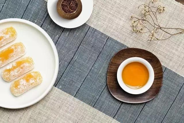 蒹葭苍苍白露为霜天冷莫忘添衣,蒹葭苍苍白露为霜何日归故乡