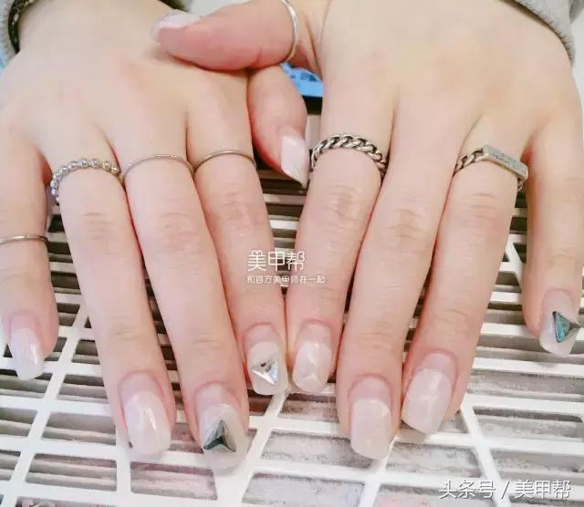 美甲一般要卸甲吗,做美甲多久可以卸甲