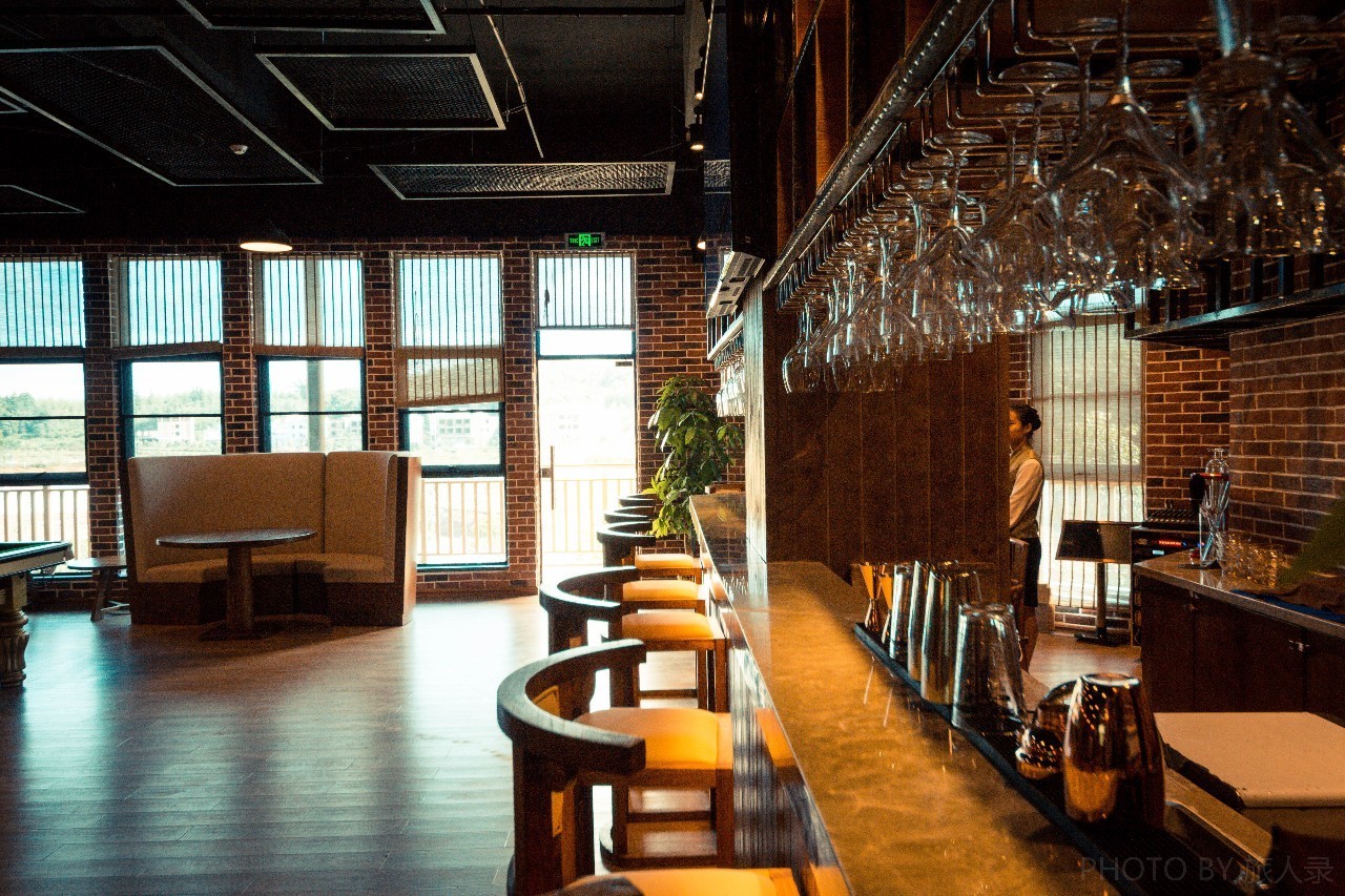 住在梦境般的黄姚花海之中，找回久违了的诗意与远方