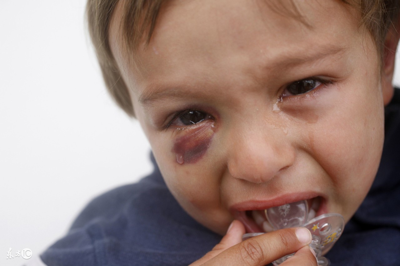 蔡少芬女儿高烧39.3度网友却为这件事吵起来，小孩发烧该怎么办