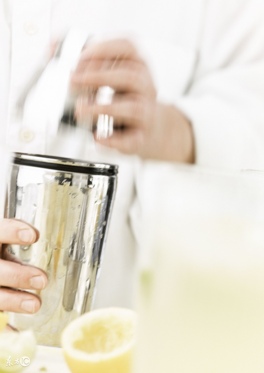 蔡少芬女儿高烧39.3度网友却为这件事吵起来，小孩发烧该怎么办