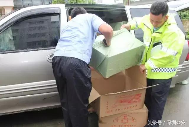 车被淹防火涉水解救被困者,车辆水淹逃生处置