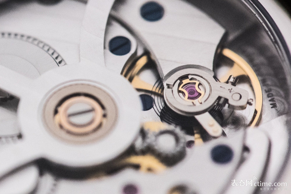 怎么鉴定阿玛尼满天星手表的真假,如何鉴定华为gt2手表是不是正品