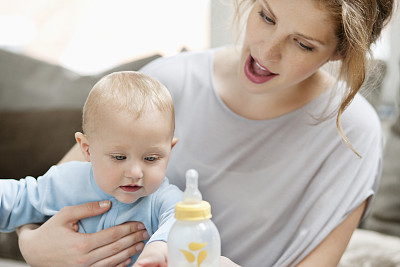 婴儿换奶粉品牌关注事项,一段奶粉换二段奶粉有哪些关注的