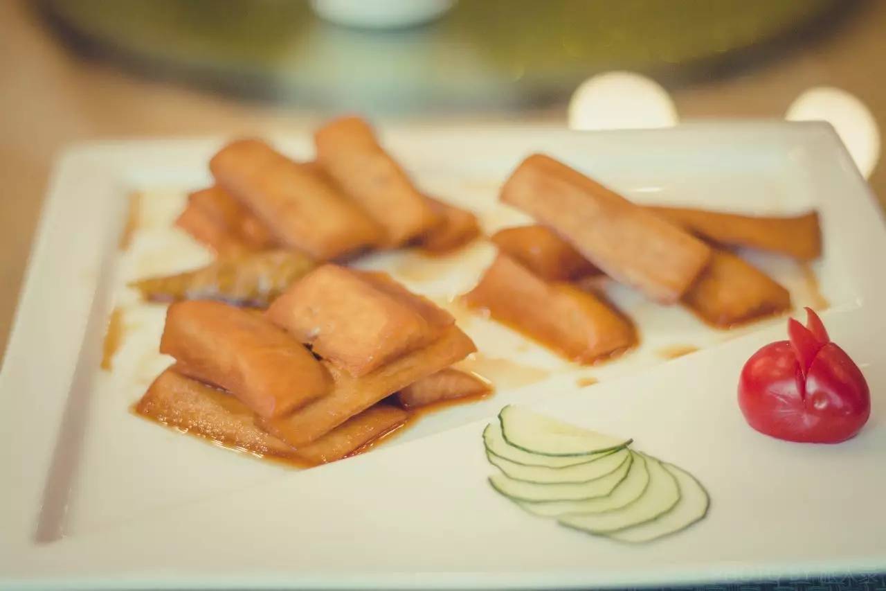 住在梦境般的黄姚花海之中，找回久违了的诗意与远方