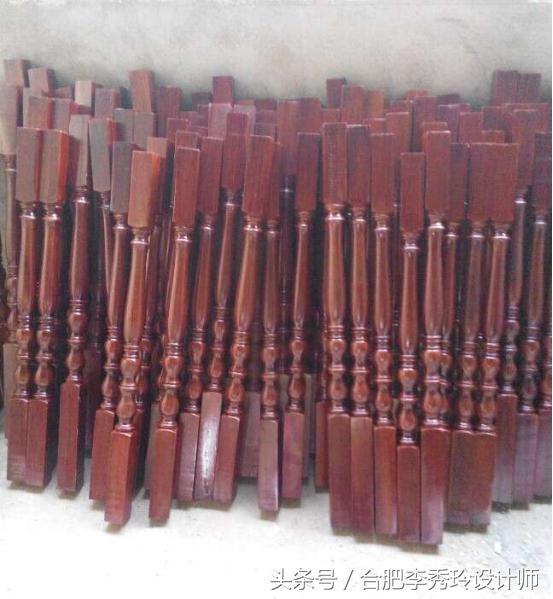 退休在家的工匠老爸帮我安装楼梯扶手，上完红漆我愣了！手艺逆天