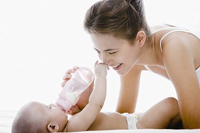婴儿换奶粉品牌关注事项,一段奶粉换二段奶粉有哪些关注的