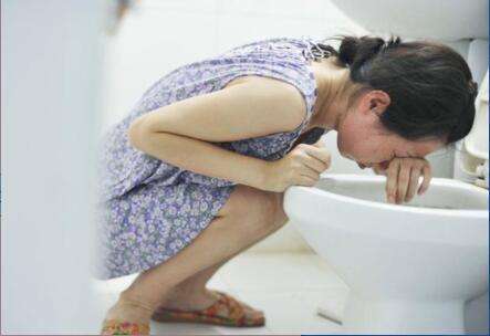 老婆孕吐被骂浪费粮食，这些抠门老公你见过吗？