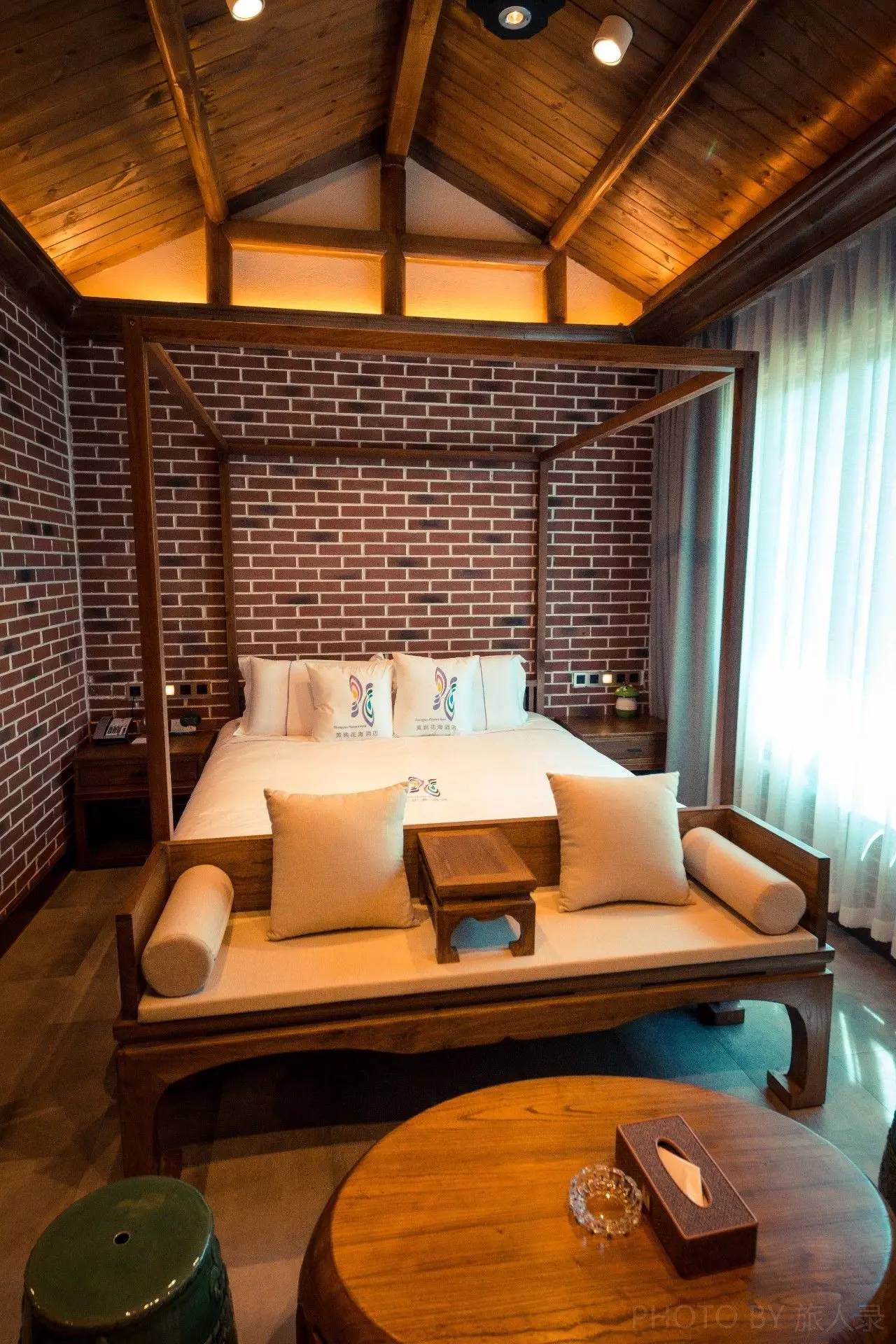 住在梦境般的黄姚花海之中，找回久违了的诗意与远方