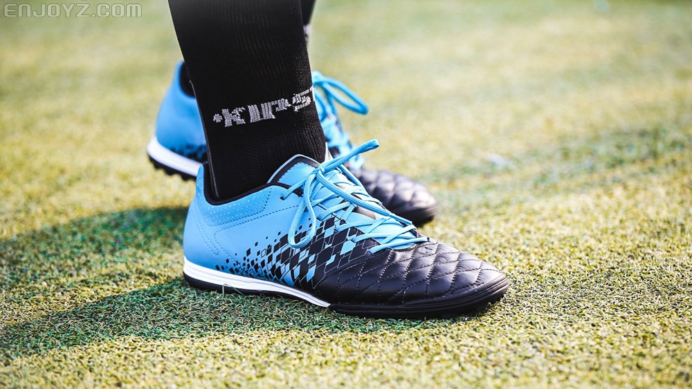 迪卡侬成人足球碎钉球鞋测评实战,迪卡侬agility基础足球鞋怎么样