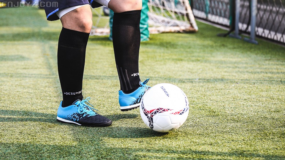 迪卡侬成人足球碎钉球鞋测评实战,迪卡侬agility基础足球鞋怎么样